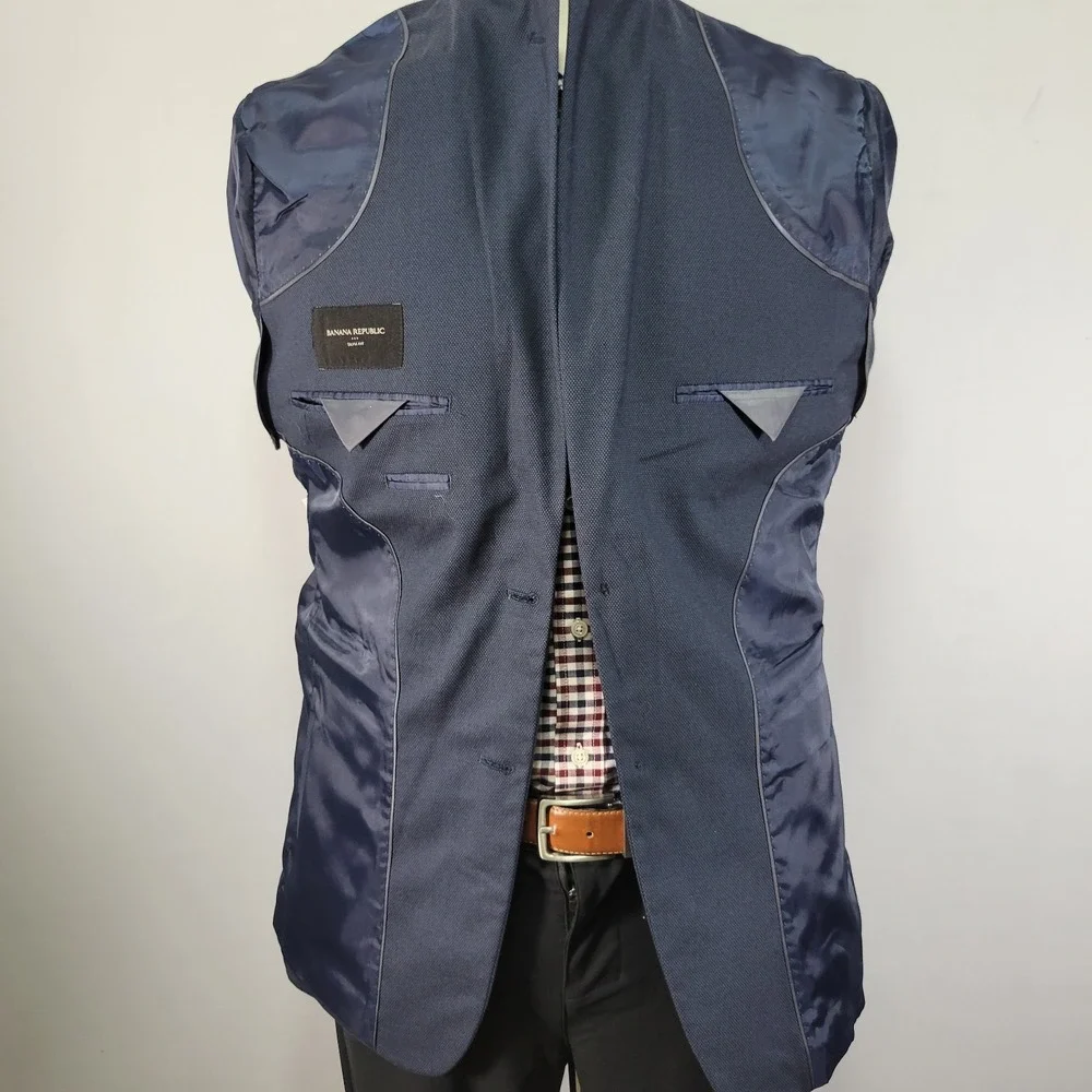 Banana Republic Men's Sport Coat Blazer Two Button Navy Birds Eye Poly Blend 42L